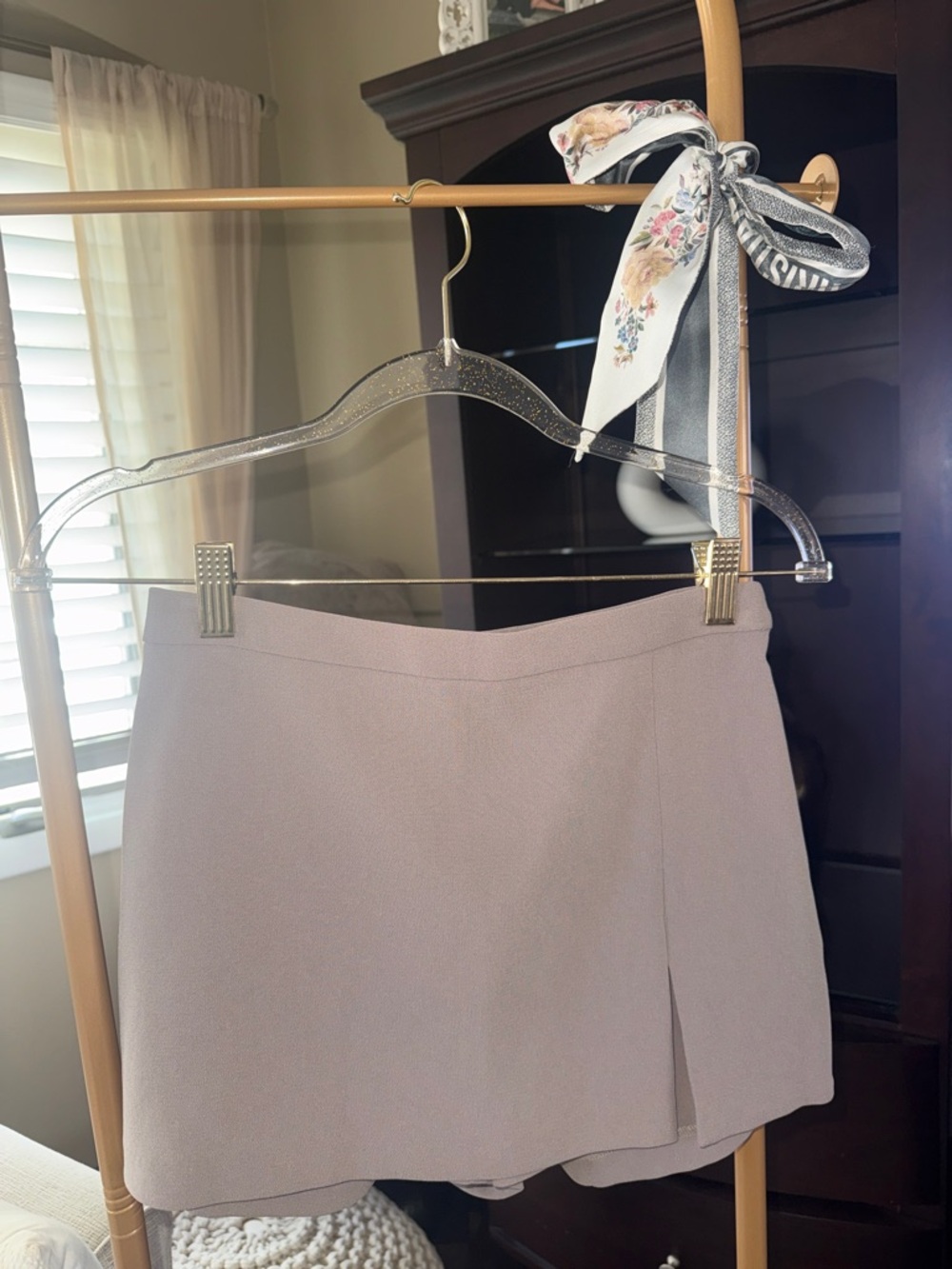 aritzia taupe skort. never worn. no damage. size 0.